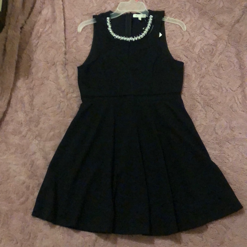 Beautiful little black dress ❣️